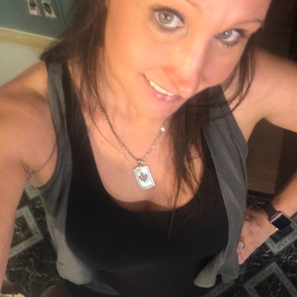 Meet your Posher, Brandy - Picture 5 of 8